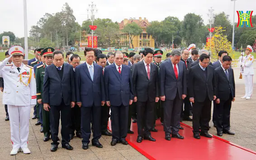 Lãnh đạo Đảng, Nhà nước và thành phố Hà Nội vào Lăng viếng Chủ tịch Hồ Chí Minh