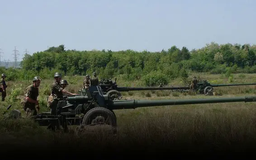 Pháo chống tăng MT-12 Rapira nã đạn mục tiêu ở Ukraine