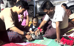 Đêm tại khu tạm trú chợ Mingalar