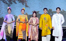 Bộ sưu tập áo dài “Hà Nội 12 mùa hoa”