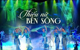 Thiếu nữ bên sông