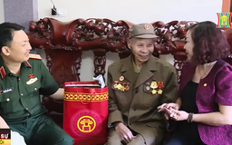 Bộ Tư lệnh Thủ đô thăm, tặng quà người có công
