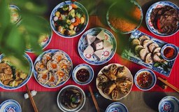 Người dân tất bật lễ cúng Rằm tháng Chạp