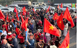 Rợp sắc cờ đỏ sao vàng chào đón đội tuyển Việt Nam