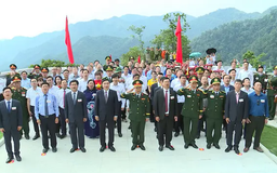Thiêng liêng Lễ thượng cờ nơi cực Tây Tổ quốc