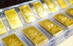 Giá vàng lao dốc, người mua lỗ nặng sau một ngày