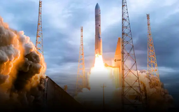 Cận cảnh màn phóng tên lửa Ariane 6 của Pháp