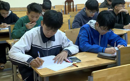 Thiếu chuyên nghiệp trong thi thử lớp 10 Chuyên ĐH Sư phạm