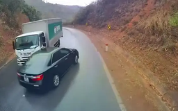 Vượt ẩu ở khúc cua, tài xế ô tô gây tai nạn