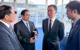Thủ tướng Phạm Minh Chính gặp Phó Chủ tịch Trung Quốc
