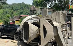 Tai nạn nghiêm trọng do xe chở bê tông bị lật