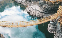 Cây cầu cỏ khô 'độc nhất vô nhị' ở Peru
