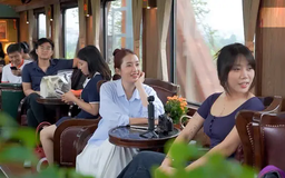 Tàu Hoa Phượng Đỏ đón hơn 100.000 lượt khách sau một tháng