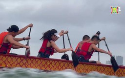 Nhiều 'bóng hồng' tham gia chèo thuyền trên Hồ Tây
