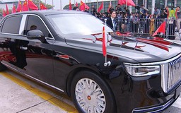 Cận cảnh chiếc limousine Hồng Kỳ N701 trên đường phố Hà Nội