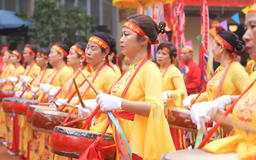 Hội làng trong phố