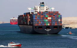 Kênh đào Suez giảm 15% phí quá cảnh với tàu container lớn