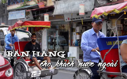 Bán hàng cho khách nước ngoài | Nhịp sống Hà Nội | 15/04/2025