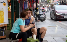 Bán hàng cho khách nước ngoài