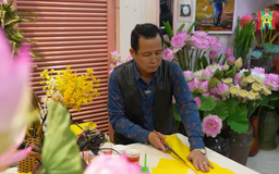 Nghệ nhân Hà Nội: Tay mềm trên hoa lụa