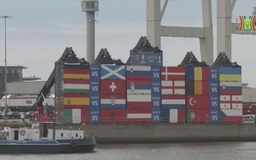 Cảng Hamburg lắp đặt container chào mừng Euro 2024