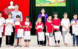 Chung sức chăm lo cho người dân vùng ngập lụt Mỹ Đức