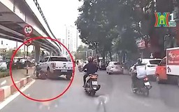 Gây tai nạn vì chuyển hướng không quan sát