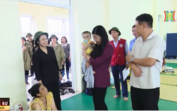 Hà Nội chuyển tiền hỗ trợ người dân vùng bị bão lũ