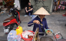 Chuyện một gánh hàng rong trên phố cổ