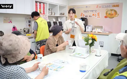 ‘Cửa hàng tiện lợi’ xoa dịu cô đơn của người già