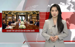 Cái bắt tay lịch sử của hai cường quốc | Nhìn ra thế giới | 19/02/2025