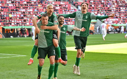 Samuel Essende giúp Augsburg giành 3 điểm