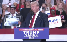 Mải đối phó bà Harris, ông Trump đi chệch đường?