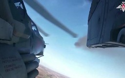 Cận cảnh Su-25SM của Nga bắn mục tiêu quân sự của Ukraine