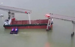 Tàu đâm gãy cầu, 5 người thiệt mạng ở Trung Quốc