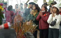 Du xuân làng cổ