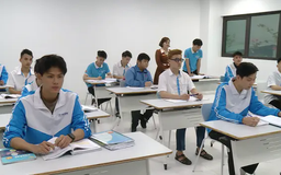 Học sinh hệ 9+ nỗ lực ôn thi tốt nghiệp THPT