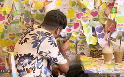 Triệu lời nhắn nơi quán cà phê bên hồ Gươm