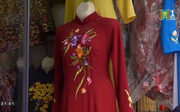 Gia đình 4 đời may áo dài truyền thống ở phố cổ