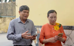 Người cao tuổi học công nghệ số
