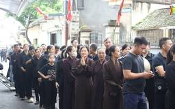 Đoàn người nối dài vào viếng Tổng Bí thư Nguyễn Phú Trọng tại quê nhà