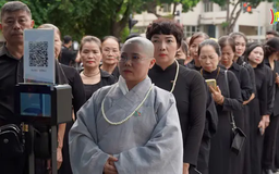 Người dân xếp hàng dài chờ viếng Tổng Bí thư Nguyễn Phú Trọng