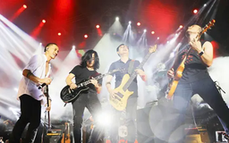 'We are the wall' đánh dấu 30 năm ban nhạc Bức Tường