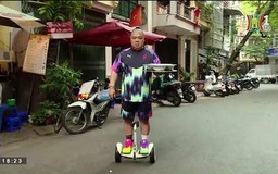 Độc đáo quán phở giao hàng bằng xe điện cân bằng