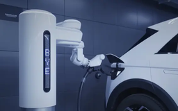 Hyundai triển khai robot hỗ trợ sạc xe điện