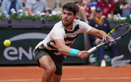 Carlos Alcaraz dễ dàng vượt qua vòng 1 giải Roland Garros