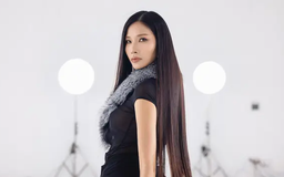Hoàng Thuỳ diễn thời trang tại Thượng Hải