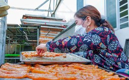 Mứt truyền thống hối hả vào Tết