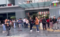 Nhiều tòa nhà tại Hà Nội rung lắc do động đất