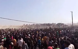 Hàng nghìn người Palestine tràn vào trung tâm cứu trợ ở Gaza